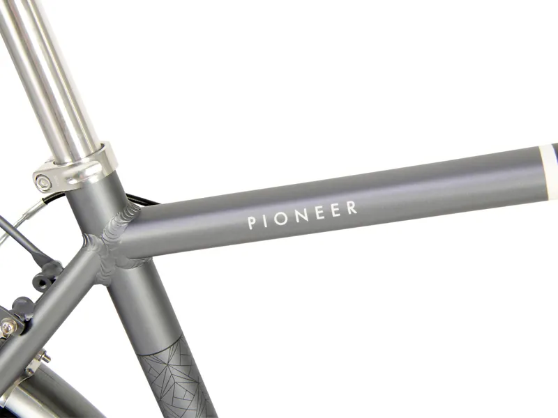 2020 Raleigh Pioneer Crossbar Hybrid Bike in Grey-8