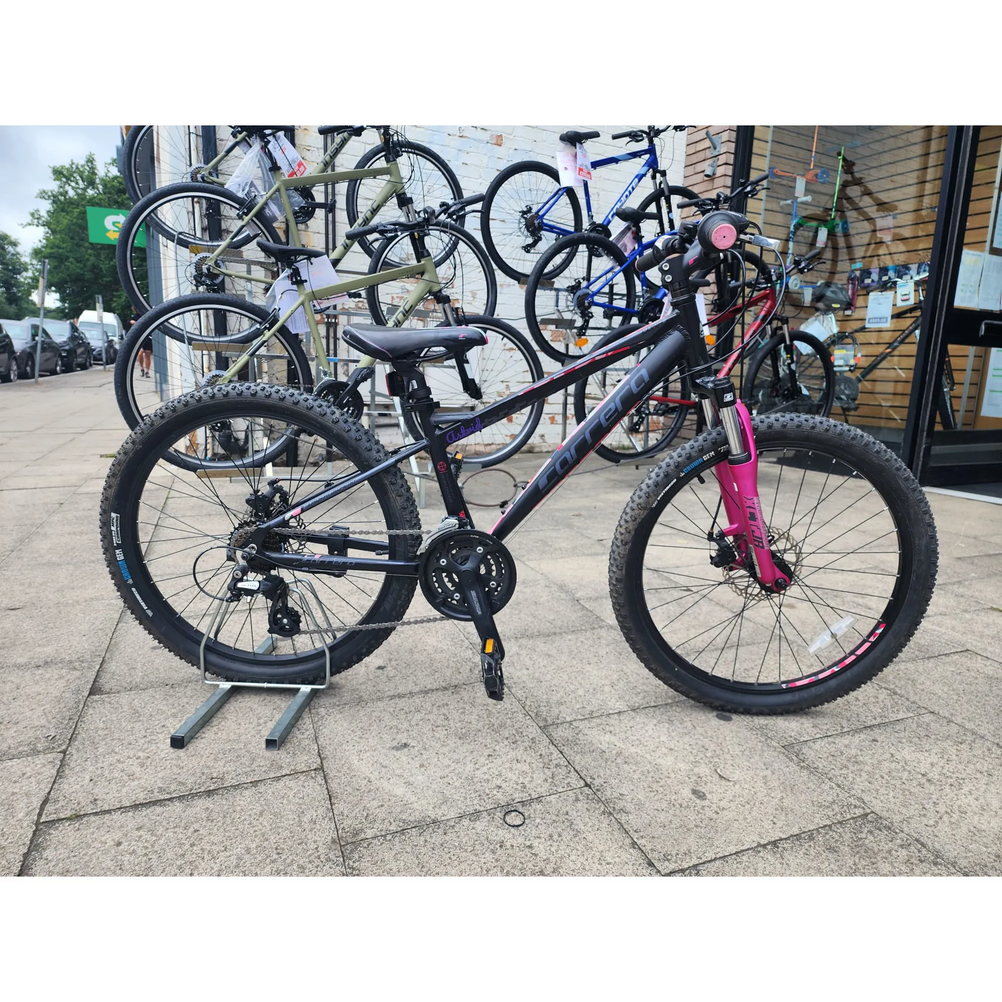 Refurbished Carrera Luna 24 inch Ideal for Young Cyclists