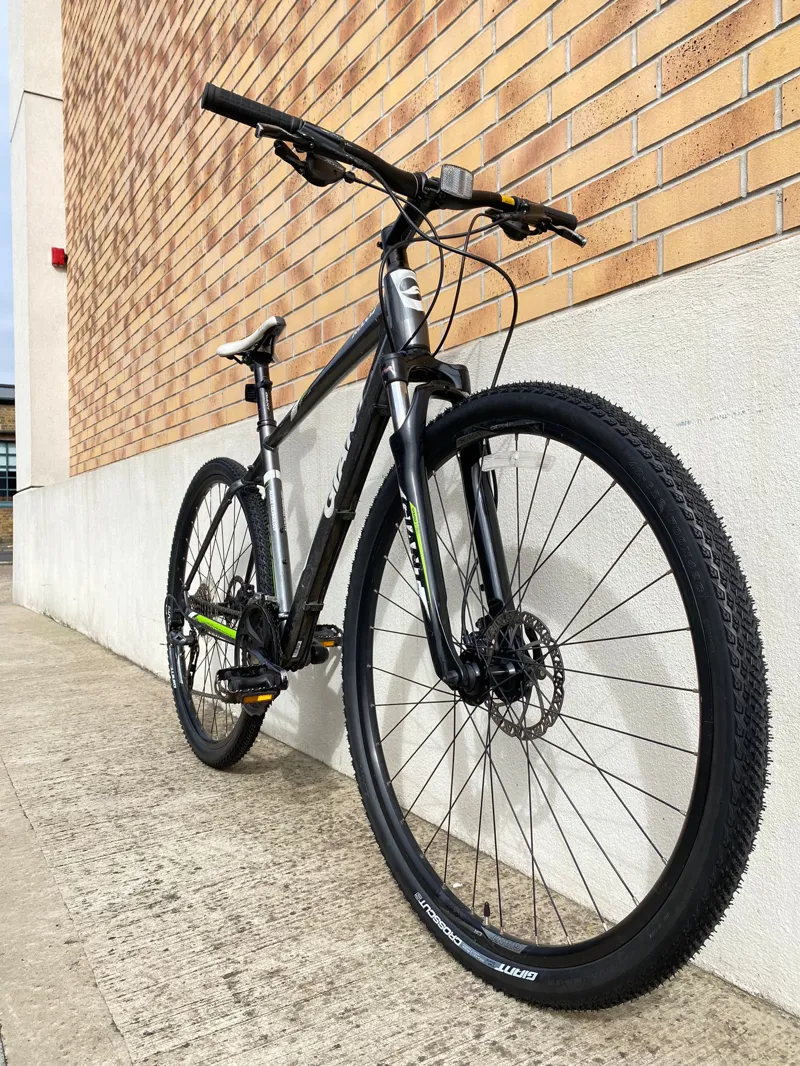 Giant Roam 2 Medium Refurbished-1